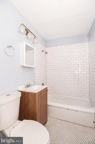 2220 Howard St, Philadelphia PA  19133-3746 exterior