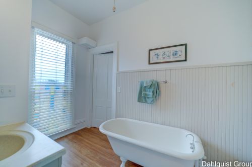 523 Clay Ave, Meskegon MI 49440-1002 exterior