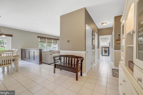 5 Cobblestone Ct, Columbus NJ 08022-1969 exterior