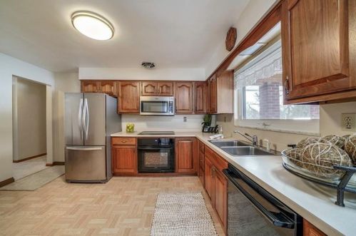 119 Windy Willows Dr, Moon Twp, PA 15108-2945