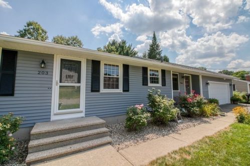 203 Murphy Ln, Chicopee MA 01020-4837 exterior