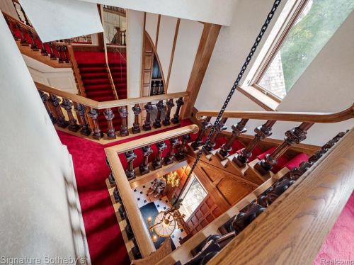 2009 Victoria Hl, Rochester MI exterior