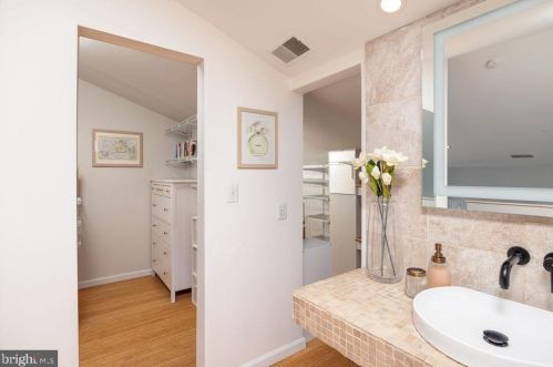 2456 Garnett Dr, Alexandria VA  22311-4908 exterior