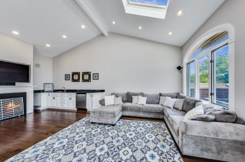 1542 Oakdale Ave, Chicago IL 60657-4024 exterior