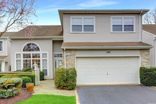 190 Windwatch Dr, Hauppauge, NY 11788-3355