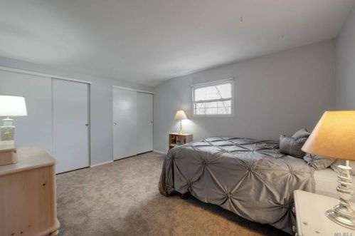 17 Cornell Dr, Commack NY 11725-2523 exterior