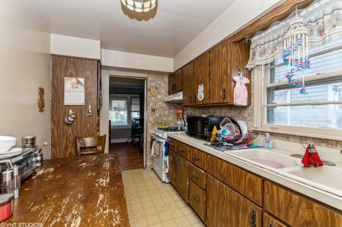 7713 Trumbull Ave, Chicago IL 60655-2555 exterior