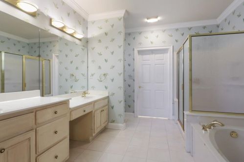 2725 Log Cabin Dr, Atlanta GA exterior