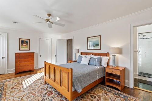 4042 Richland Ct, Milwaukee WI 53211-2147 exterior