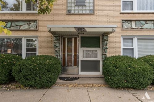 5550 Byron St, Chicago, IL 60641-2517