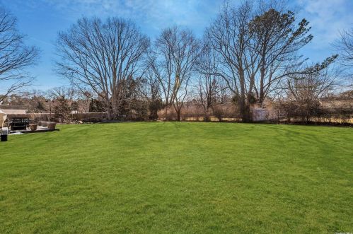 1524 Louis Kossuth Ave, Bohemia NY 11716-1510 exterior