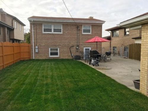 8639 Tripp Ave, Chicago IL 60652-2247 exterior