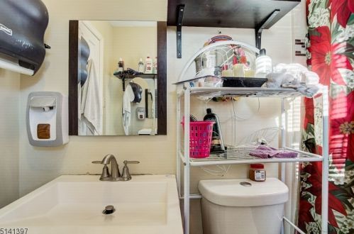 1645 Church St, Rahway NJ 07065-3424 exterior