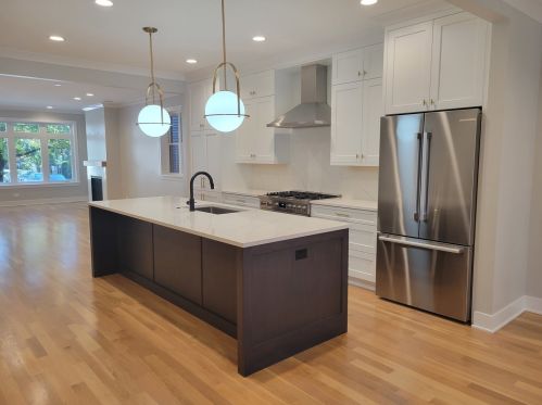 4321 Paulina St, Chicago, IL 60613-1219