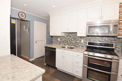 68 Central Ave, Babylon, NY 11703-1704