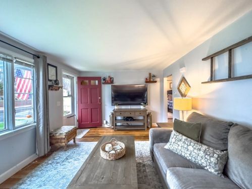 182 Roberta Ave, Woonsocket, RI 02895-5734