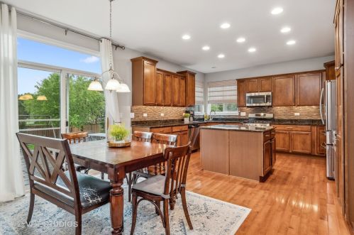 814 Bittersweet Ln, Joliet IL 60404-9524 exterior