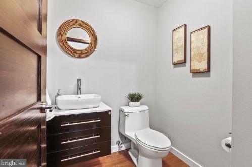 7 Hanover Ct, Princeton NJ 08540-7067 exterior