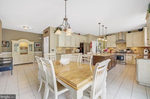 5 Cobblestone Ct, Columbus NJ 08022-1969 exterior