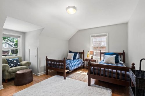 523 Carlisle Ave, Milwaukee WI 53217-4831 exterior