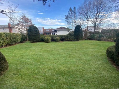 28 Gaymor Ln, Commack NY 11725-1306 exterior