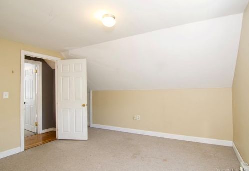 3 Colony Rd, Enfield CT 06082-2438 exterior