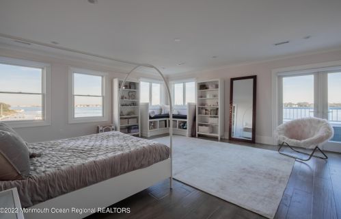 670 Little Silver Point Rd, Little Silver NJ  07739-1737 exterior