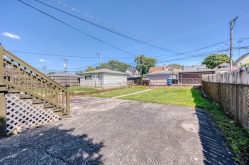 5133 Homan Ave, Chicago IL 60655-2610 exterior