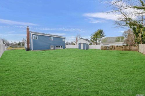 37 Astor Ct, Commack NY 11725-3723 exterior