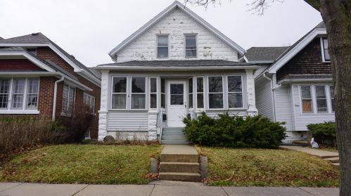 1433 56th St, Milwaukee, WI 53214-5252