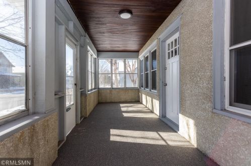 1001 3 St, Saint Paul MN 55112-7300 exterior