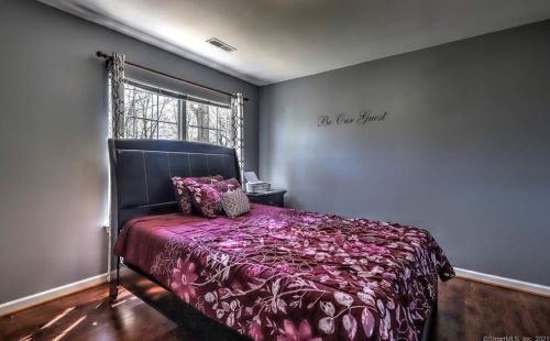 31 Lookout Hl Rd, Milford CT 06461-1878 exterior