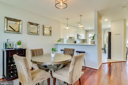 7041 Chesley Search Way, Alexandria VA 22315-4754 exterior