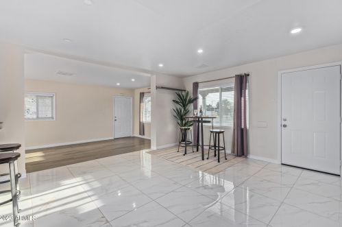 6501 20th Ave, Phoenix AZ  85015-1504 exterior