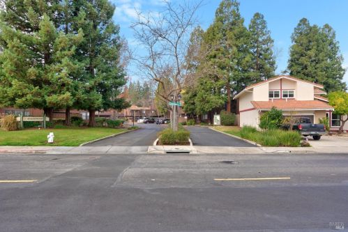837 Camelback Pl, Concord CA 94523-1230 exterior
