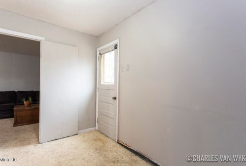 305 Jones St, Grant MI 49327-9143 exterior