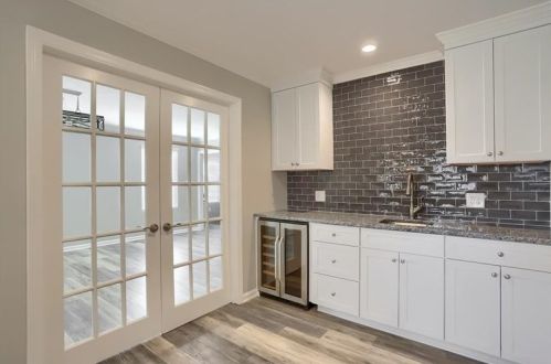 1093 Lakemont Dr, Pittsburgh PA  15243-1817 exterior