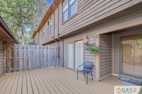 73 Laurel Holw Ct, Edison NJ 08820-1043 exterior