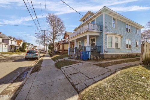 616 Liberty St, Grand Rapids, MI 49503-8067