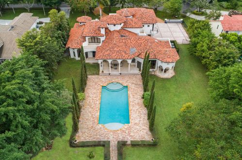 8060 Twin Lk Dr, Boca Raton FL 33496-1945 exterior