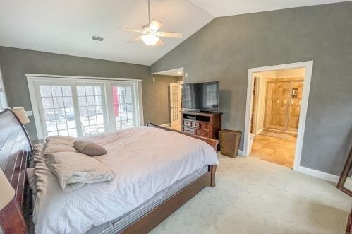 2 Camelot Dr, Worcester MA 01602-1318 exterior