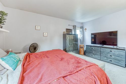 8 Linda Ln, Babylon NY exterior