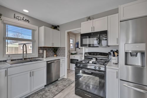 6252 Bennett Ave, Milwaukee WI  53219-4117 exterior