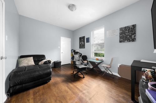 7549 Saginaw Ave, Chicago IL 60649-3725 exterior