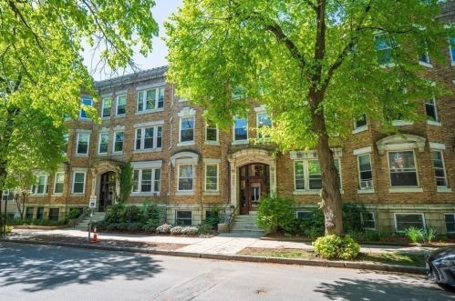 12 Euston St, Brookline MA  02446-4016 exterior