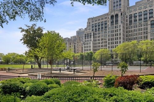 260 Chestnut St, Chicago IL  60610-3112 exterior