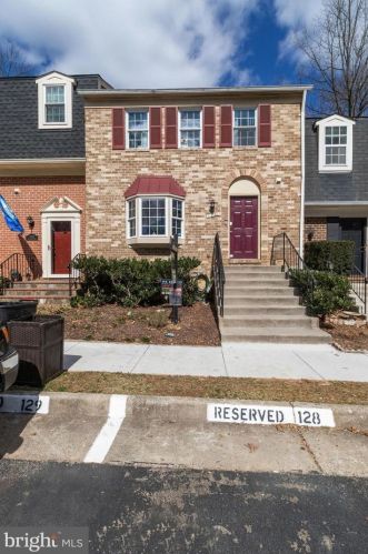 11750 Dry River Ct, Herndon, VA 20191-2947