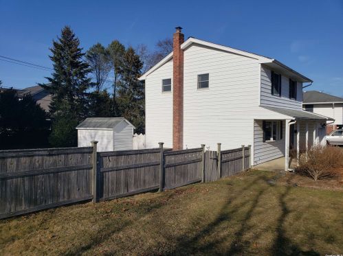 52 Roxbury Dr, Commack, NY 11725-1343