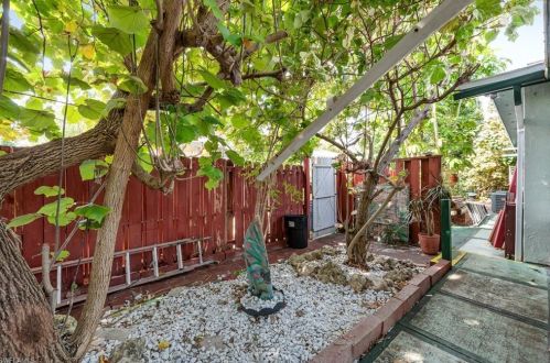 536 102 Ave, Naples FL 34108-3215 exterior