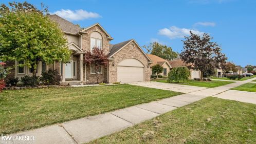 49772 Red Pine Dr, Macomb Township MI  48044-1695 exterior